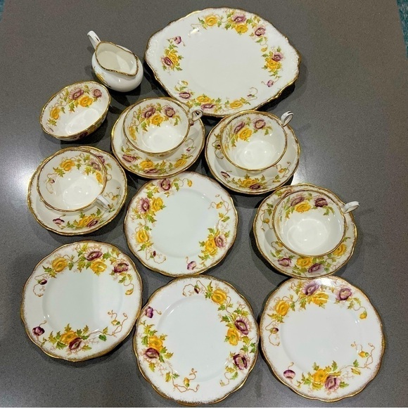 Vintage Royal Albert Crown China Poppies Tea Set – Service for 4 – Hand Painted - Picture 1 of 16